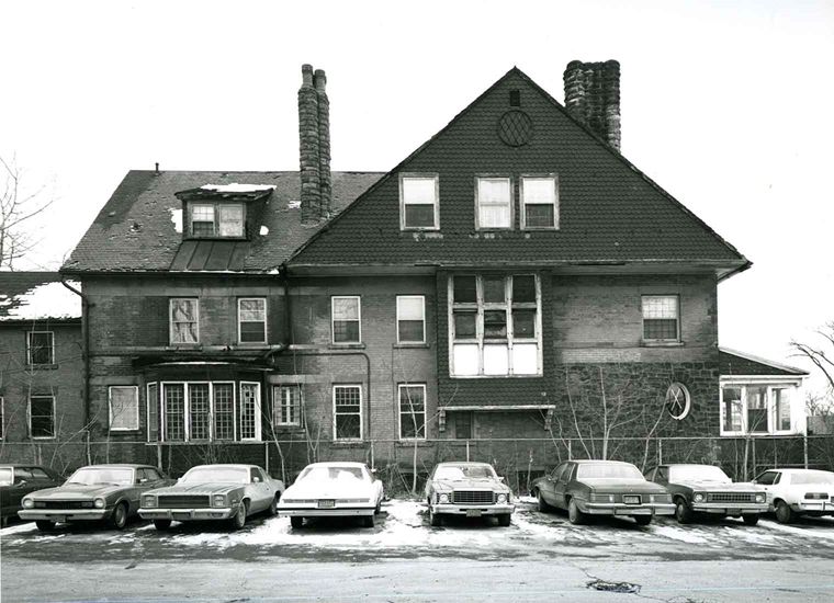 The Metcalfe House as it appeared in the 1970s. Hare Photographs.