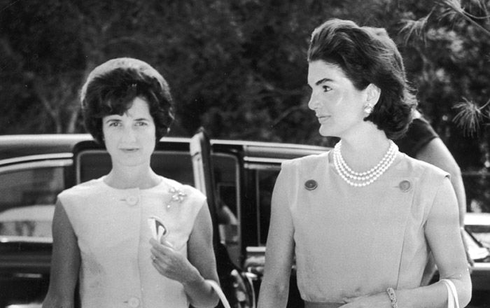 Mrs. Wrightsman and First Lady Jacqueline Kennedy enter the Biltmore Hotel