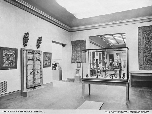 Postcard showing Gallery E-14, the so-called 