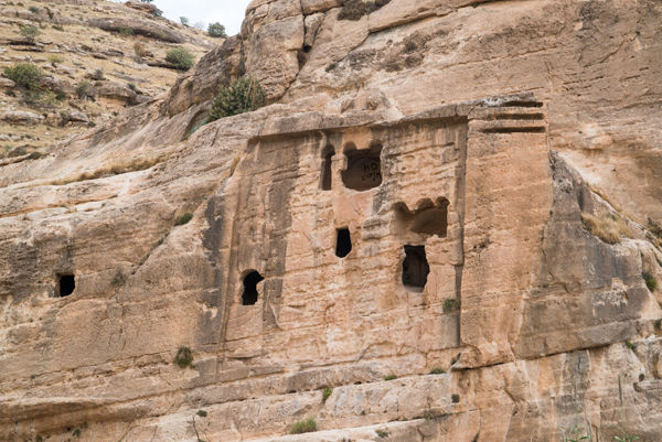 The main relief at Khaniss portraying Sennacherib worshipping the deities Ashur and Ninlil. © 2013 Mapping Mesopotamian Monuments. Department of Art History and Archaeology, Columbia University. All rights reserved.