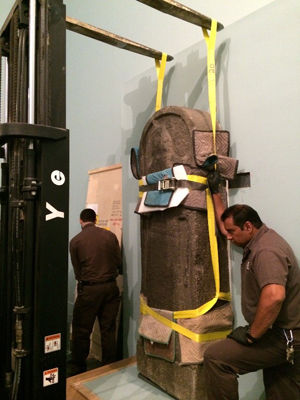 Met riggers installing the Stele of Sargon II, Vorderasiatisches Museum, Berlin, VA 968. Image © Tim Healing