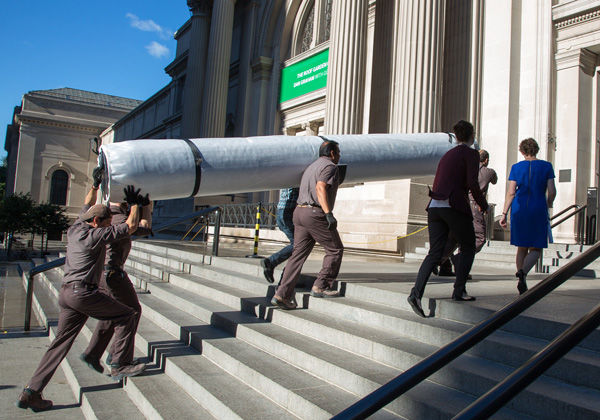 The tapestry continues its journey up the Museum's front steps and then through the front door