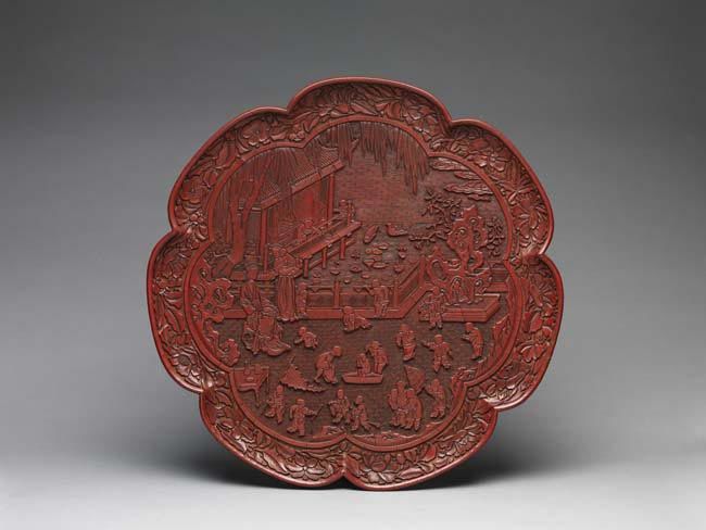Seven-lobed platter with children at play